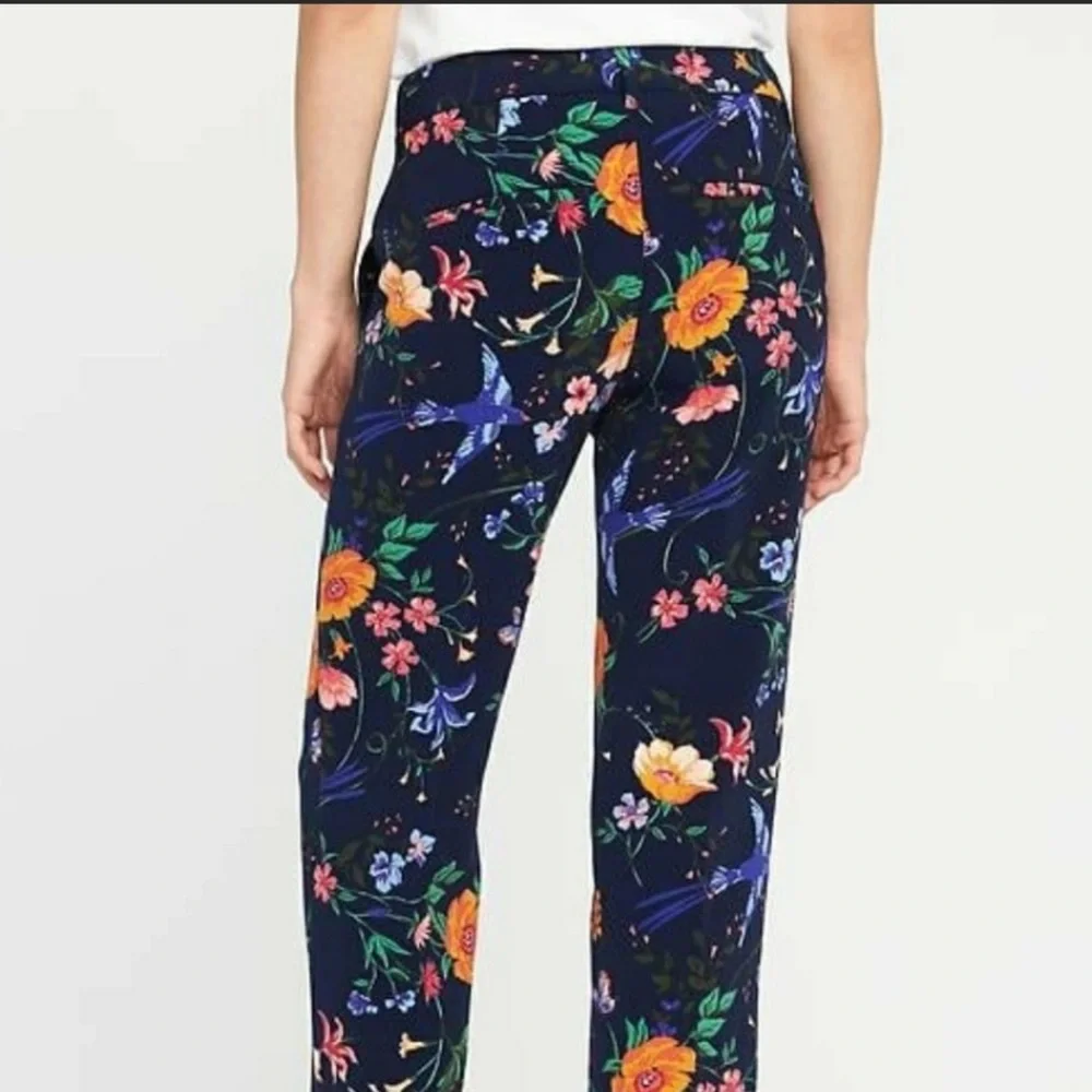 ❌Sold! ❌ Old Navy Harper Mid Rise Pant Floral Navy Blue - Picture 2 of 6